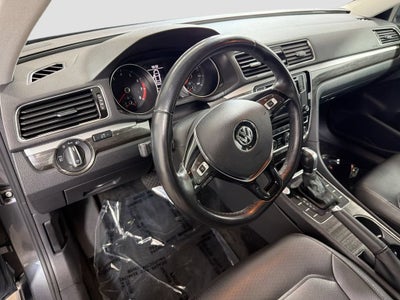 2018 Volkswagen Passat 2.0T SE