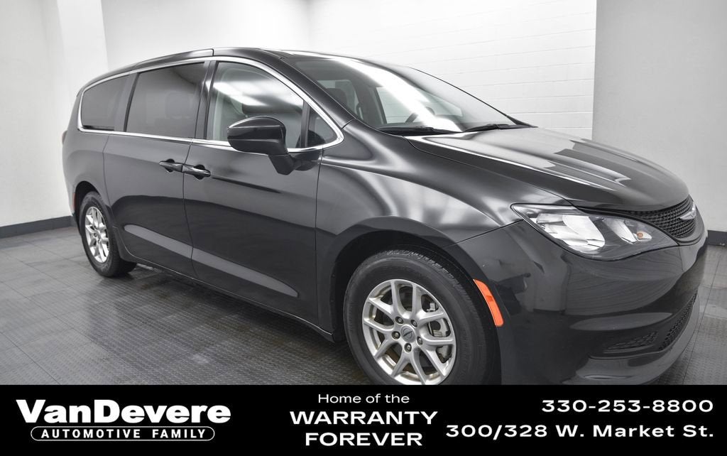 2022 Chrysler Voyager LX