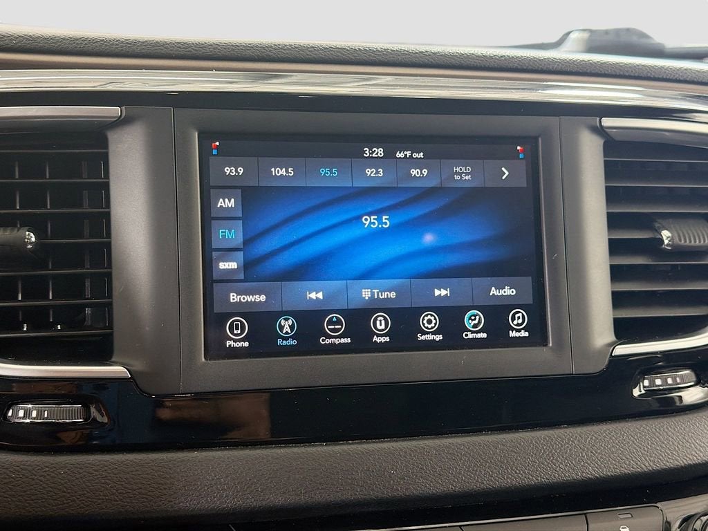 2020 Chrysler Voyager LXI