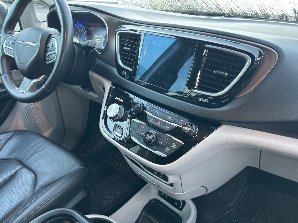2017 Chrysler Pacifica Touring-L Plus