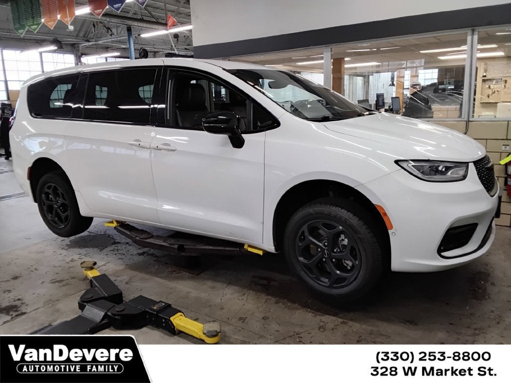 2024 Chrysler Pacifica Hybrid S Appearance Pkg