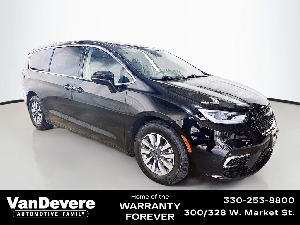 2024 Chrysler Pacifica Hybrid Select