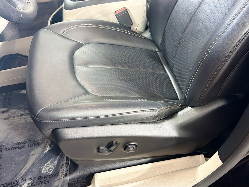 2024 Chrysler Pacifica Hybrid Select