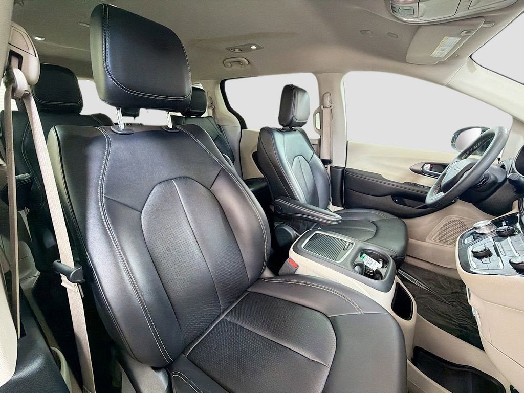2024 Chrysler Pacifica Hybrid Select