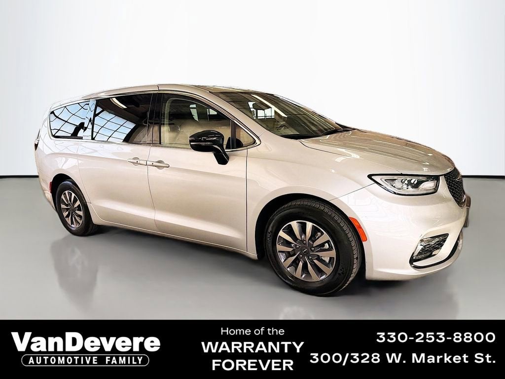 2024 Chrysler Pacifica PHEV Select