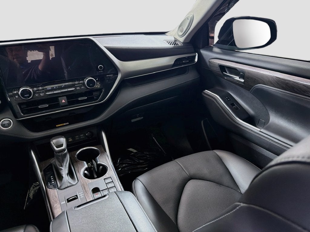 2024 Toyota Highlander Hybrid Platinum