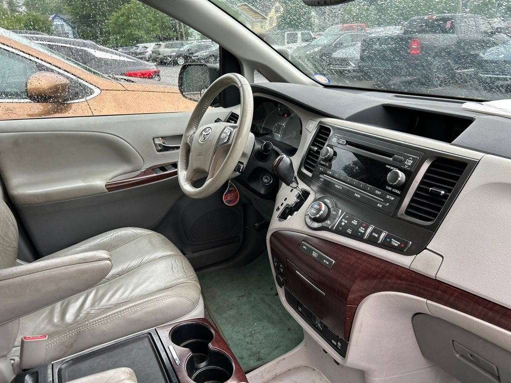 2012 Toyota Sienna XLE AAS