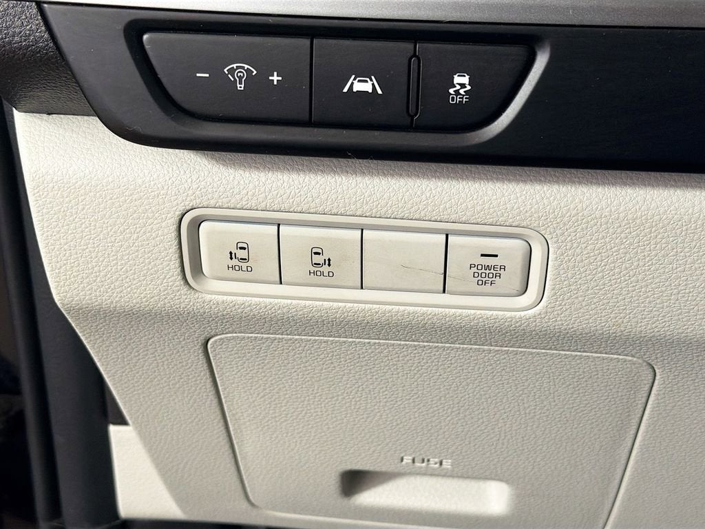 2023 Kia Carnival LX