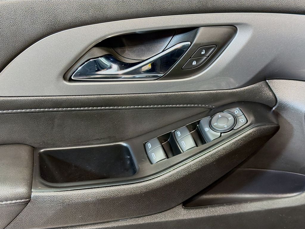 2023 Chevrolet Traverse LT Cloth w/2FL