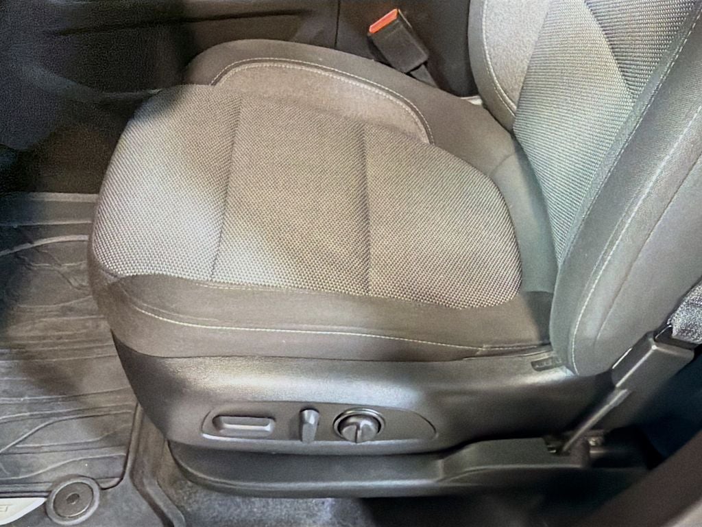 2023 Chevrolet Traverse LT Cloth w/2FL