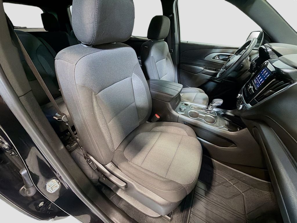 2023 Chevrolet Traverse LT Cloth w/2FL
