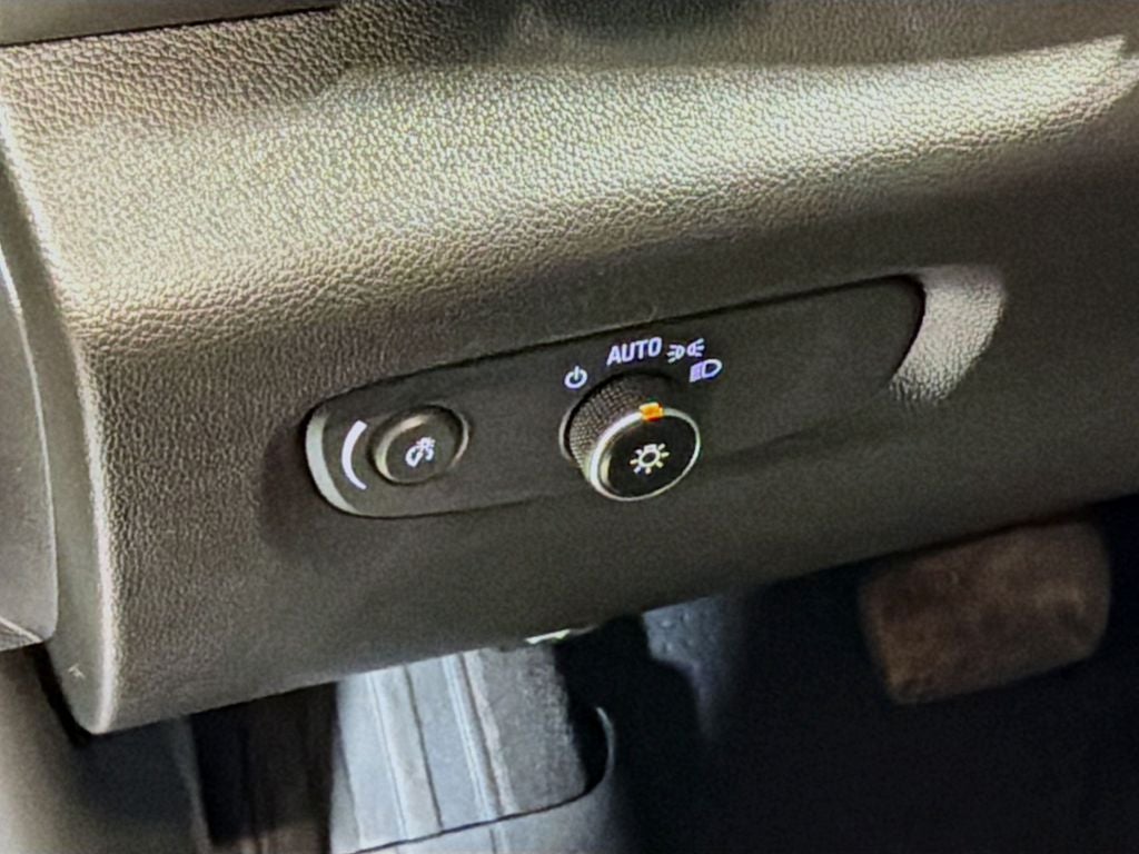 2023 Chevrolet Traverse LT Cloth w/2FL