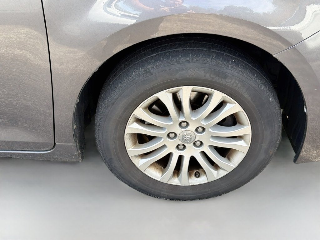 2014 Toyota Sienna XLE 8 Passenger