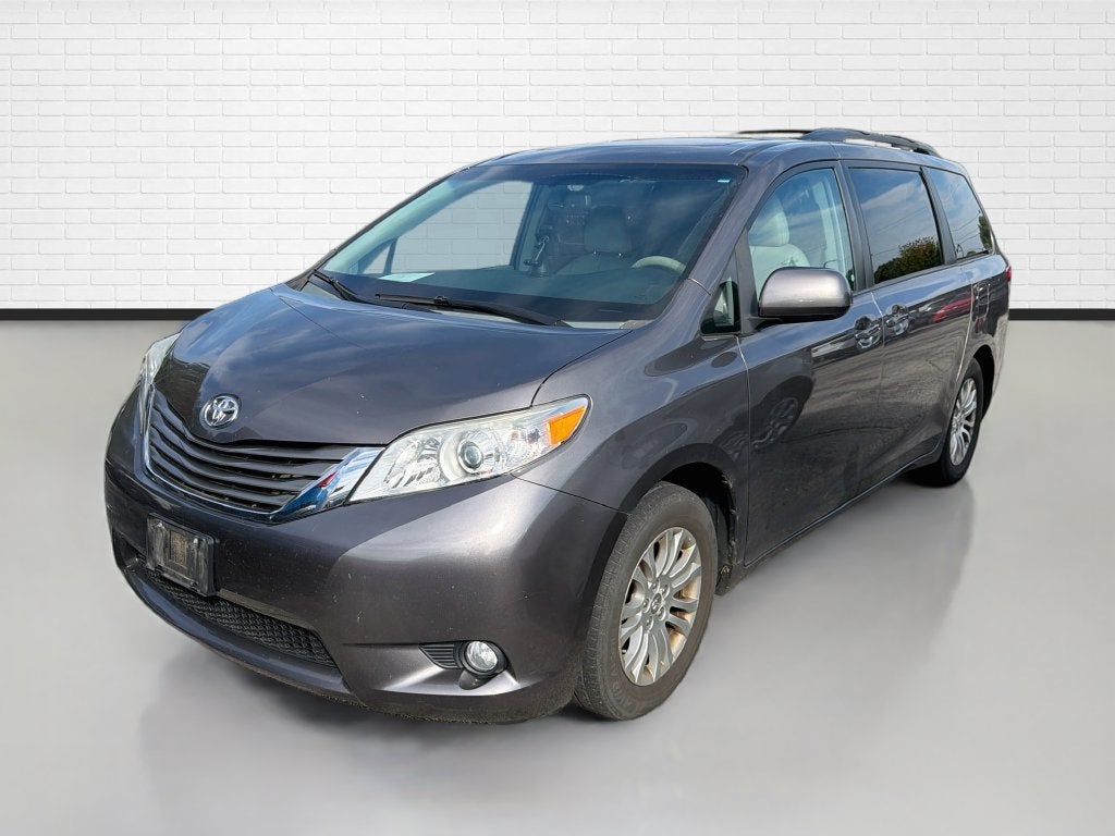 2014 Toyota Sienna XLE 8 Passenger