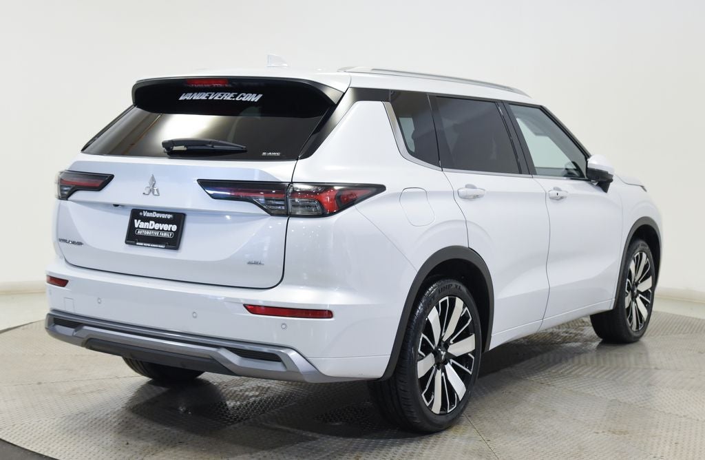 2025 Mitsubishi Outlander Base