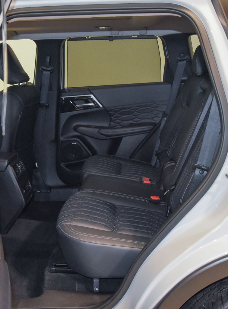 2025 Mitsubishi Outlander Base