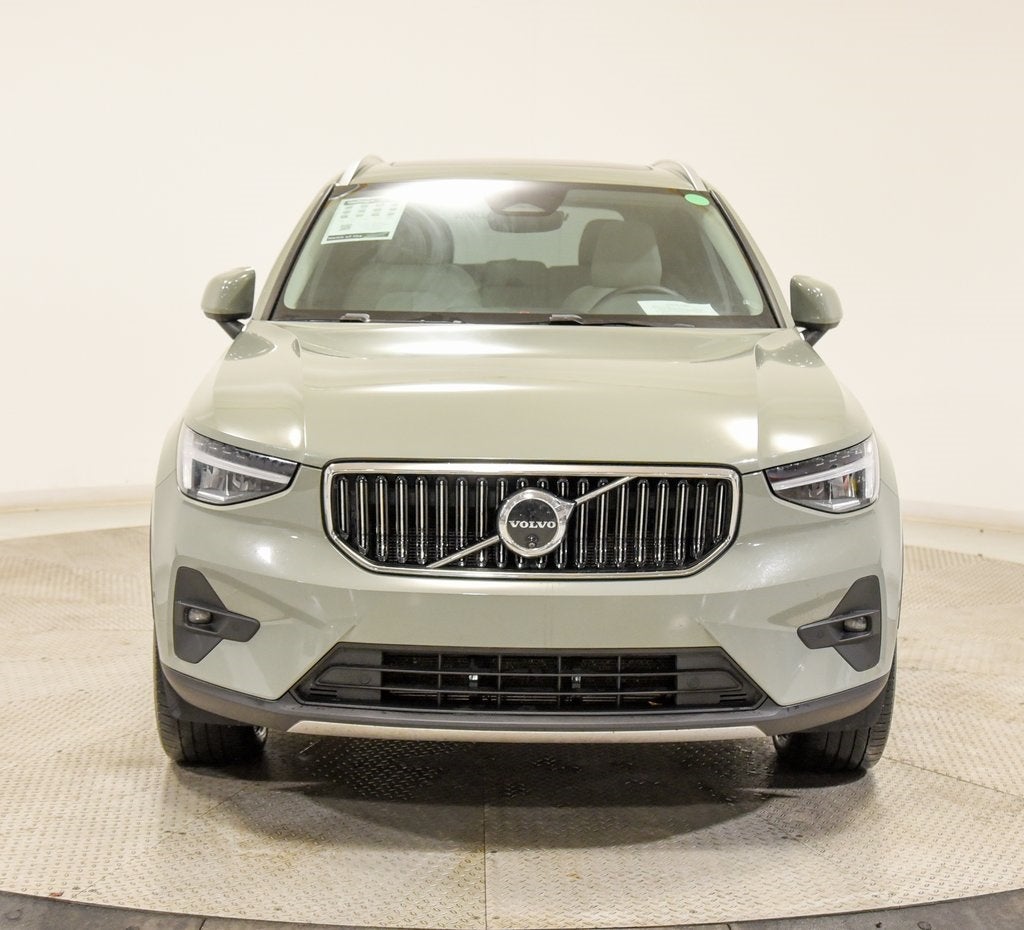 2024 Volvo XC40 B5 Plus Bright Theme