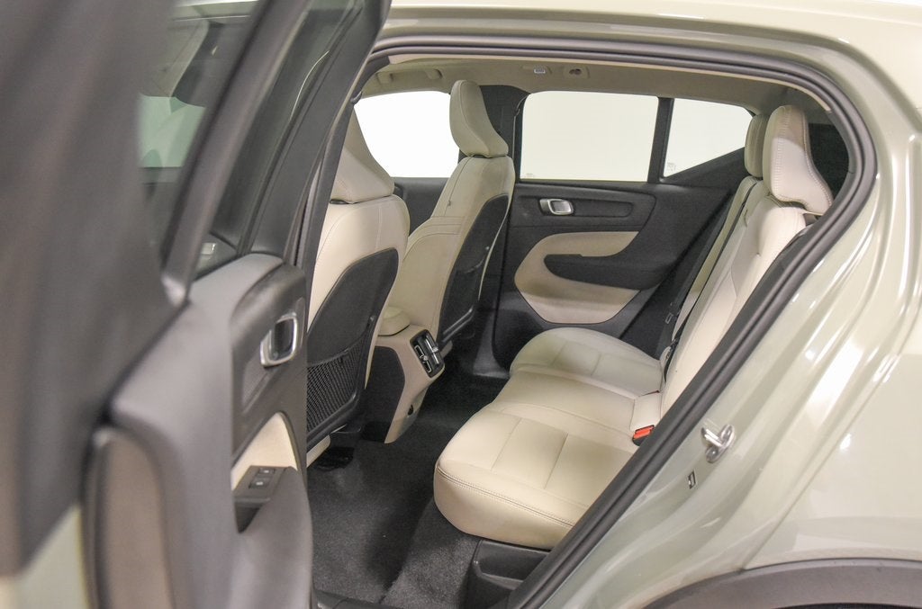 2024 Volvo XC40 B5 Plus Bright Theme