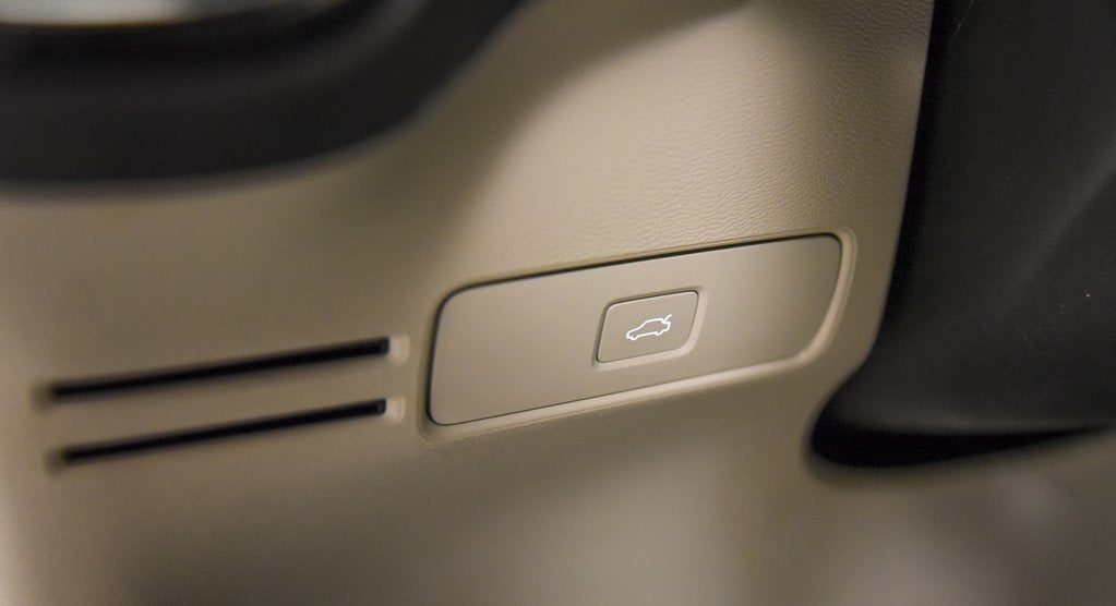 2024 Volvo XC40 B5 Plus Bright Theme