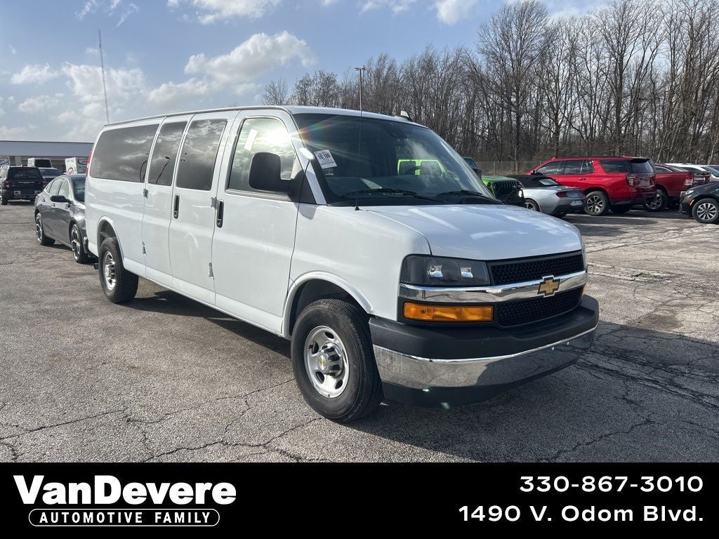 2025 Chevrolet Express 3500 LT Passenger