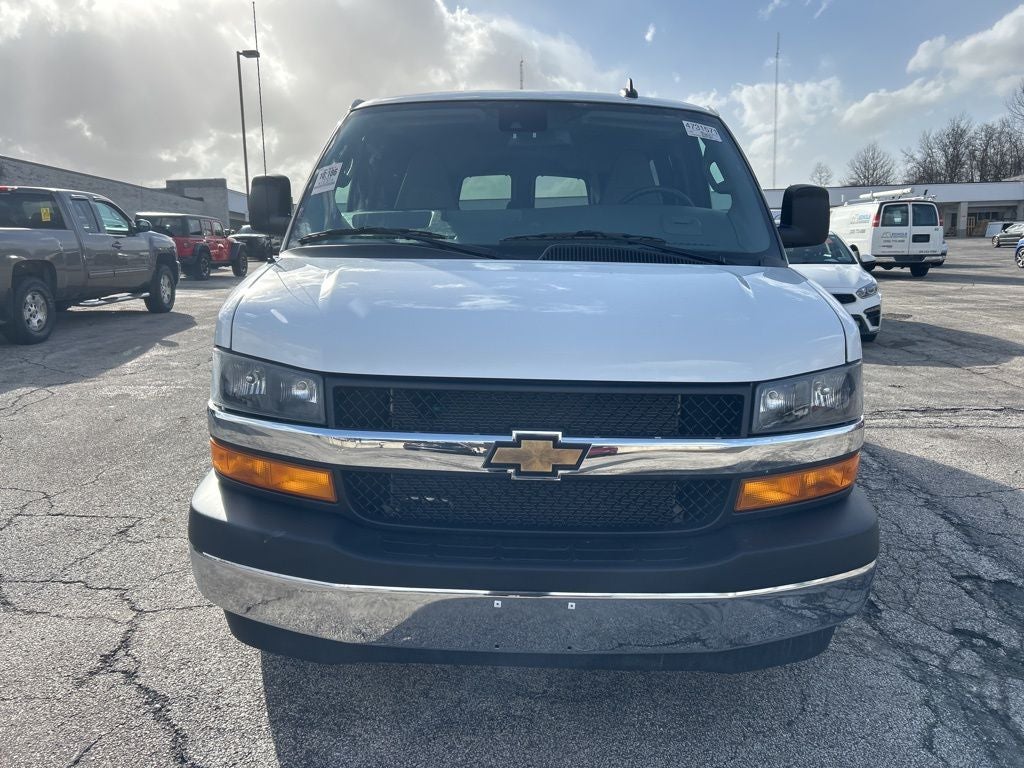 2025 Chevrolet Express 3500 LT Passenger