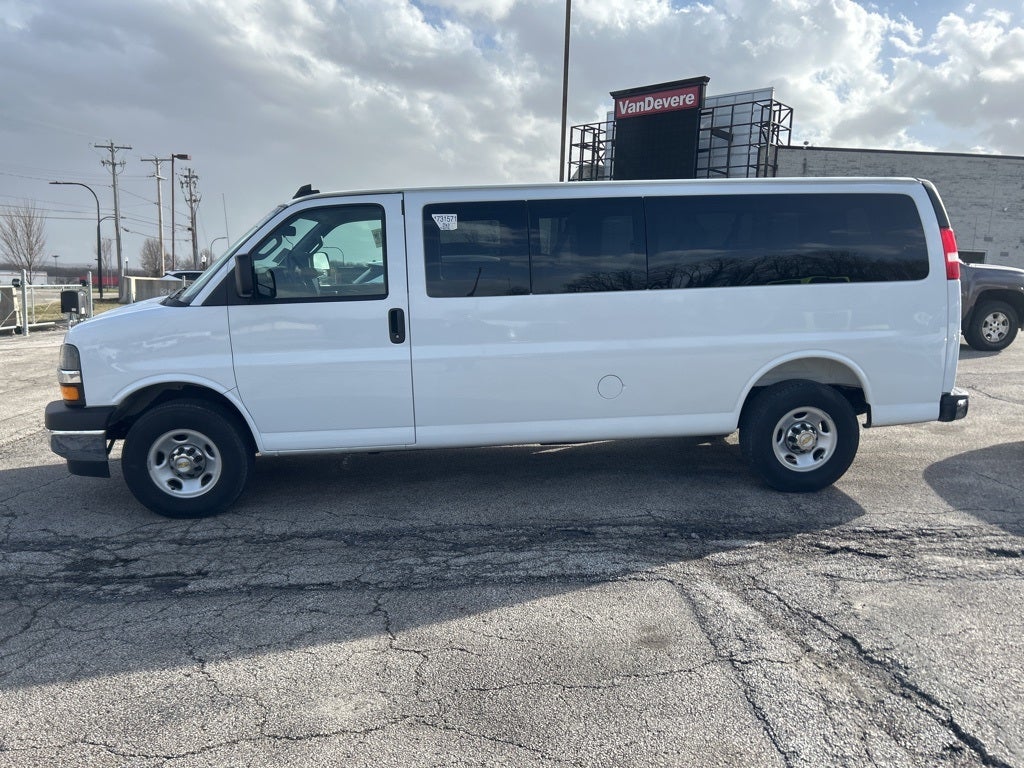 2025 Chevrolet Express 3500 LT Passenger