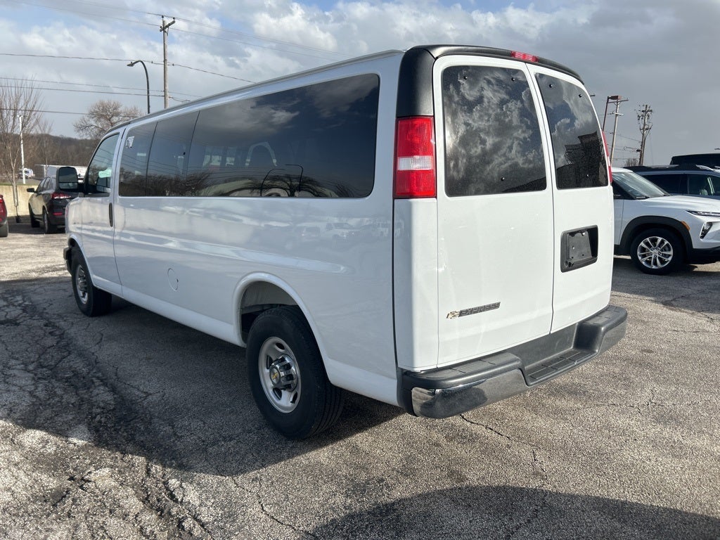 2025 Chevrolet Express 3500 LT Passenger