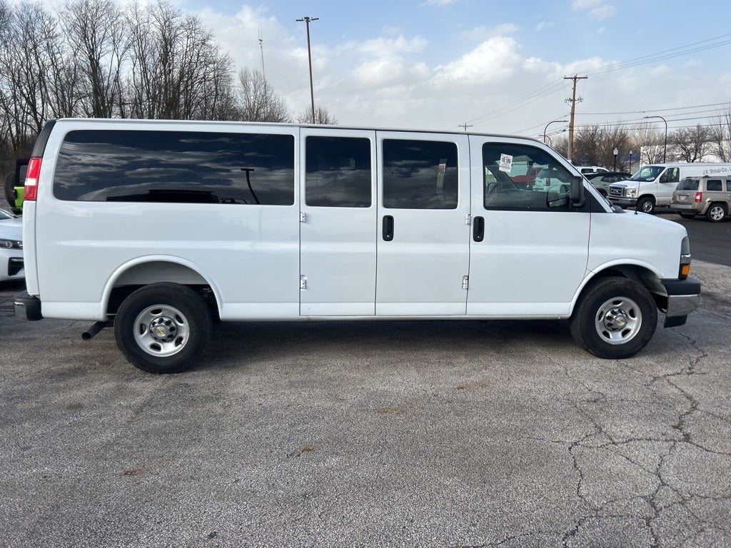 2025 Chevrolet Express 3500 LT Passenger