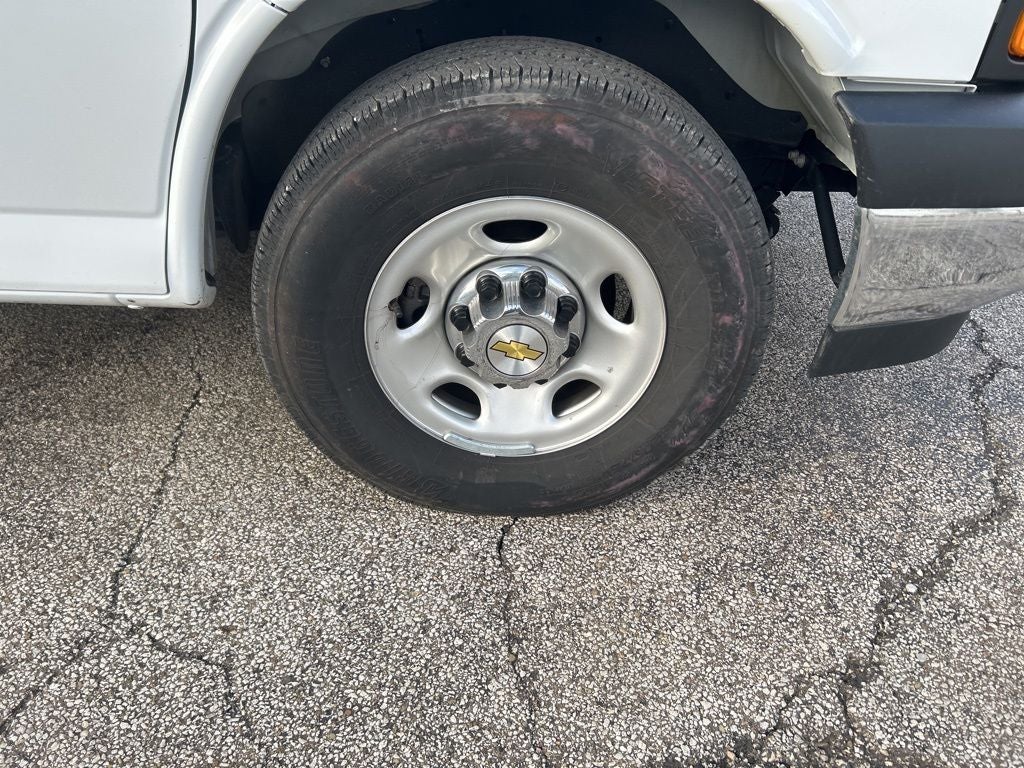 2025 Chevrolet Express 3500 LT Passenger