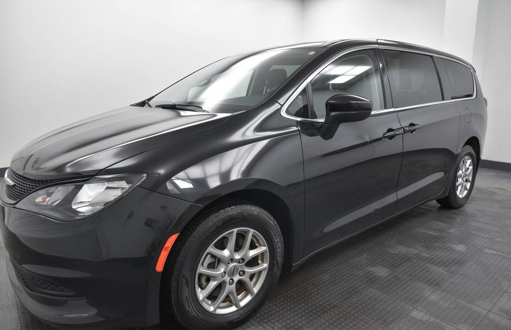 2022 Chrysler Voyager LX