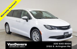 2022 Chrysler Voyager LX