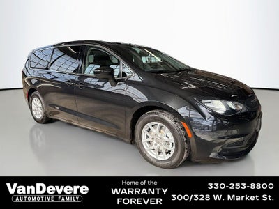 2023 Chrysler Voyager LX