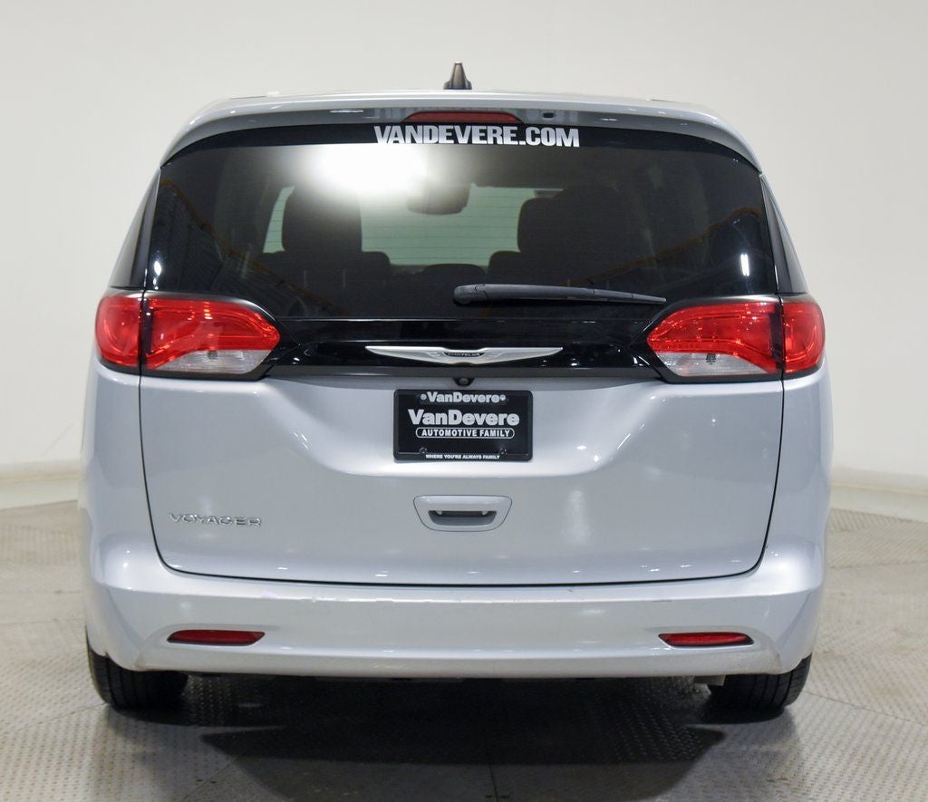 2023 Chrysler Voyager LX