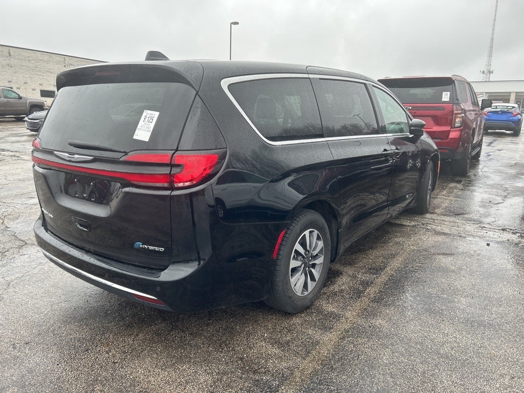 2024 Chrysler Pacifica Hybrid Select