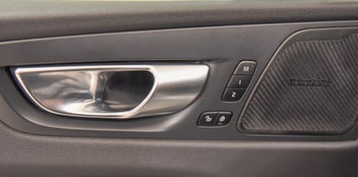 2022 Volvo XC60 B5 Momentum