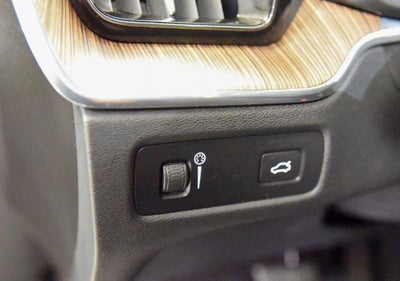 2022 Volvo XC60 B5 Momentum