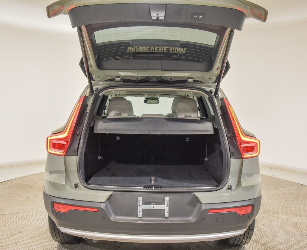 2024 Volvo XC40 B5 Plus Bright Theme