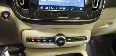 2024 Volvo XC40 B5 Plus Bright Theme