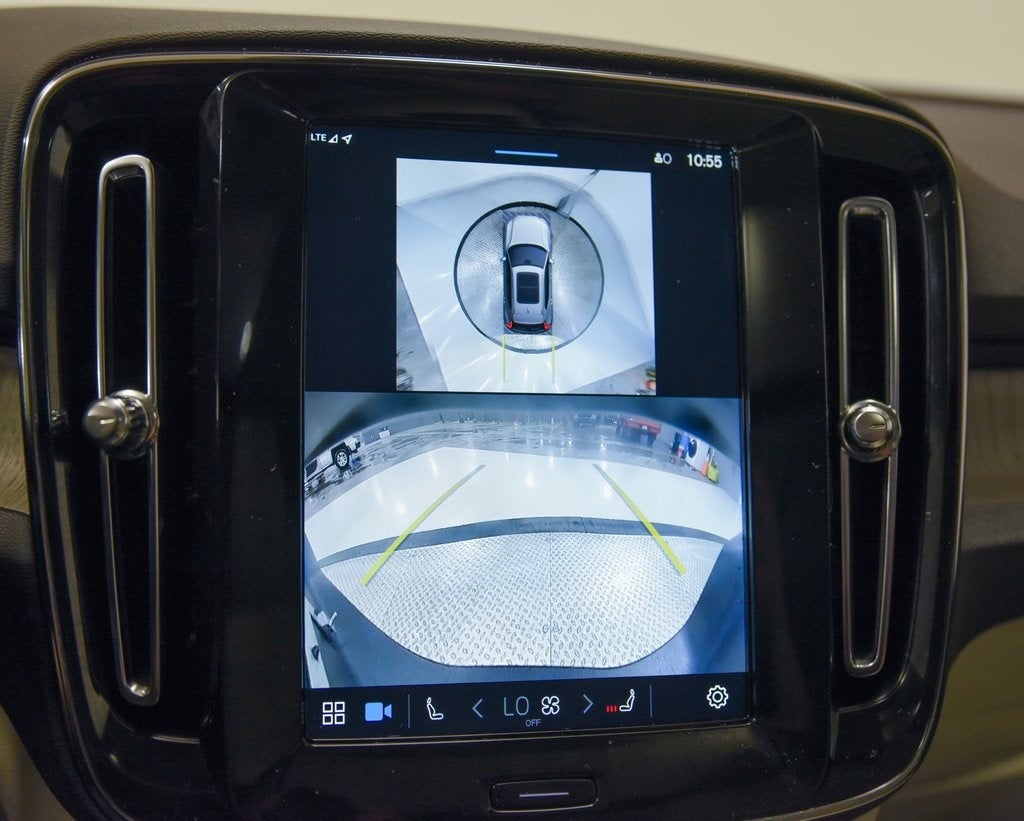 2024 Volvo XC40 B5 Plus Bright Theme