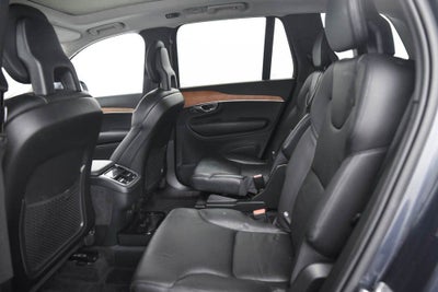 2022 Volvo XC90 T6 Momentum