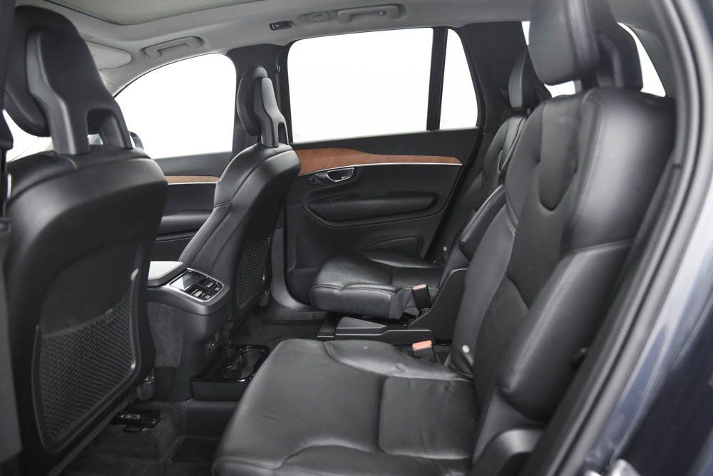 2022 Volvo XC90 T6 Momentum