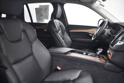 2022 Volvo XC90 T6 Momentum