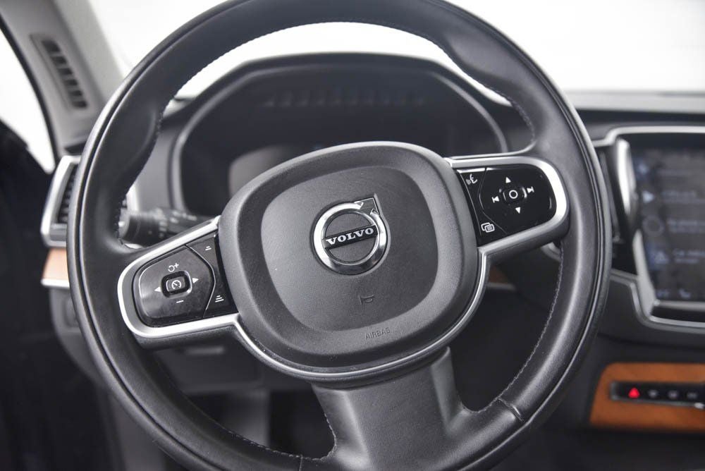 2022 Volvo XC90 T6 Momentum