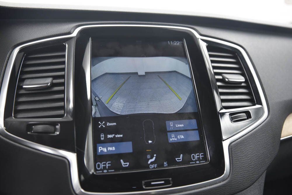 2022 Volvo XC90 T6 Momentum