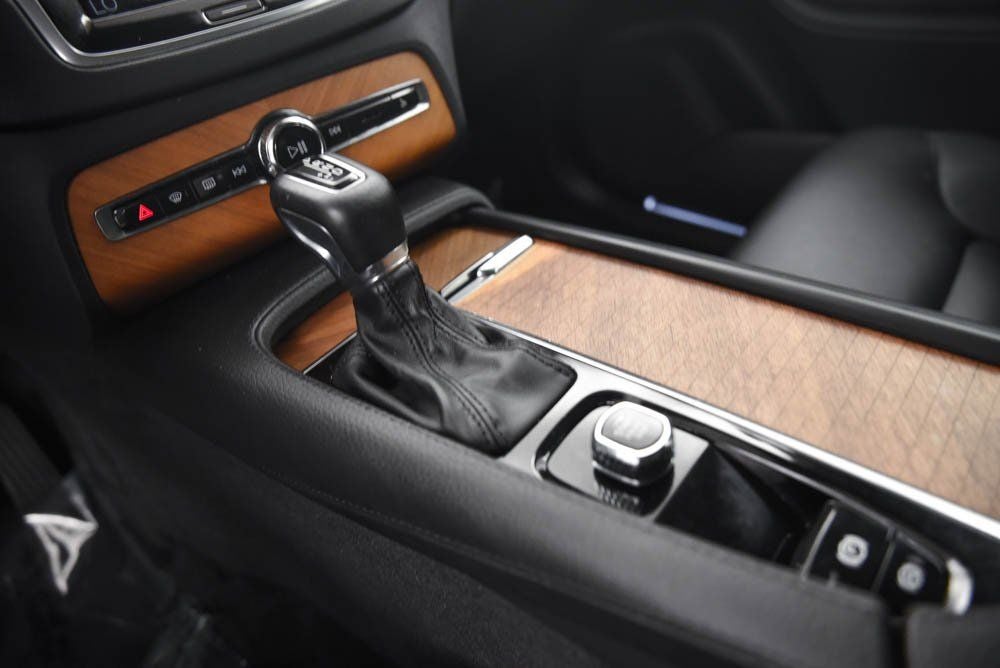 2022 Volvo XC90 T6 Momentum