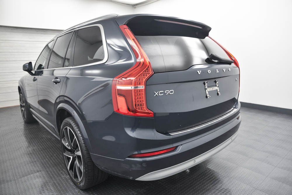 2022 Volvo XC90 T6 Momentum