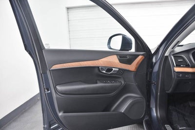2022 Volvo XC90 T6 Momentum