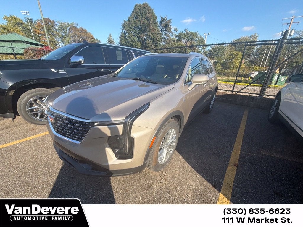 2025 Cadillac XT4 Premium Luxury