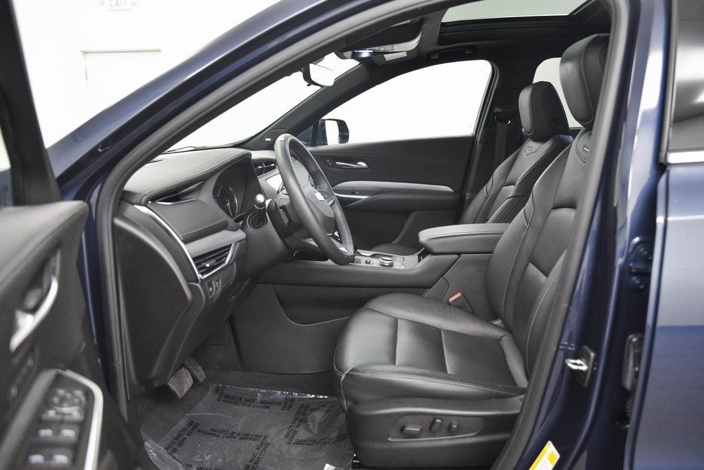 2022 Cadillac XT4 Premium Luxury