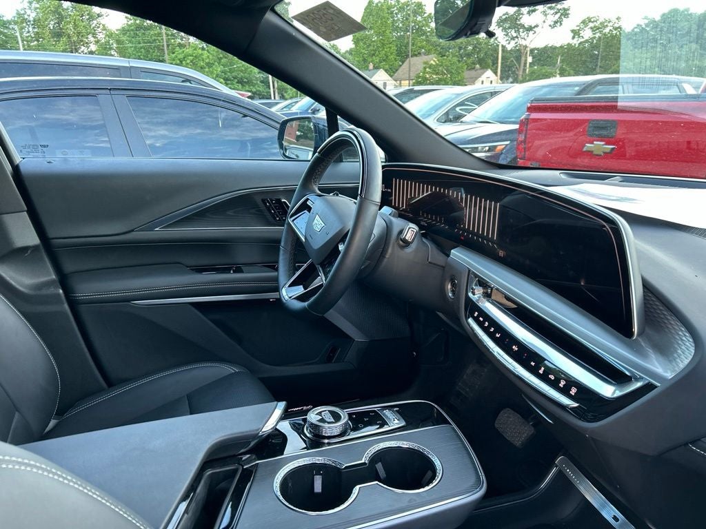 2025 Cadillac LYRIQ Luxury